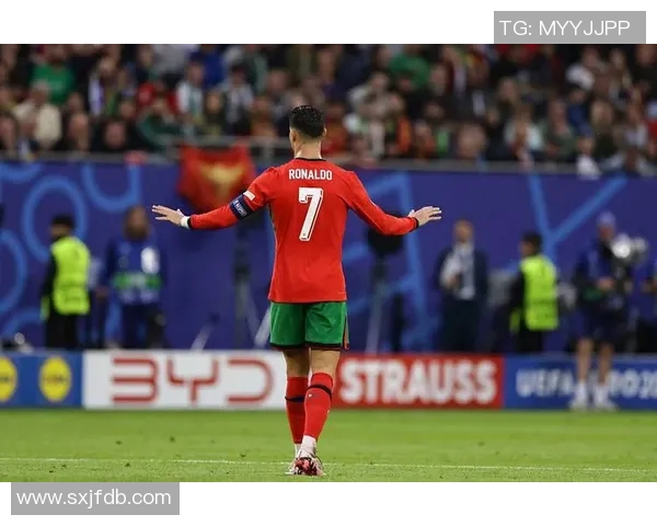 C罗激情驰骋绿茵场 足球天王精彩瞬间高清壁纸分享