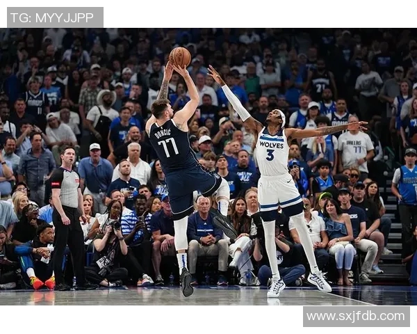 以足球中场大师为核心探讨现代球队进攻与防守平衡之道