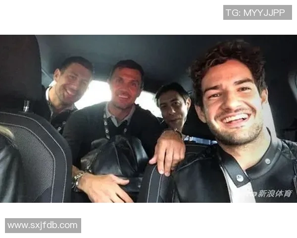 聚焦全球顶级球星加盟足球队伍的实力对比与未来发展趋势分析