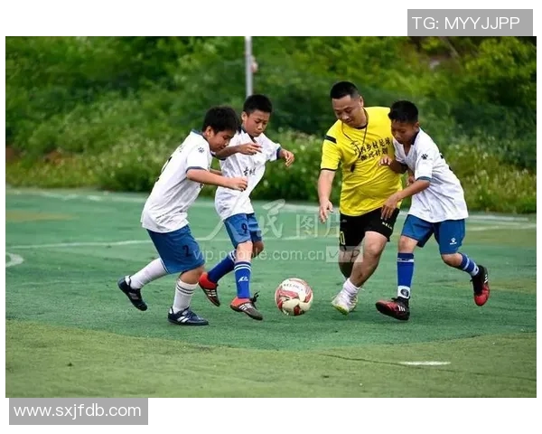 当足球梦照进现实少年与球星命运交织的绿茵传奇